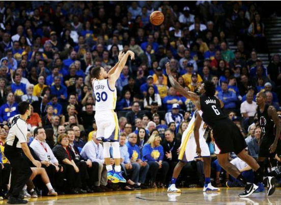  库里三分球里程碑，历史第一人  