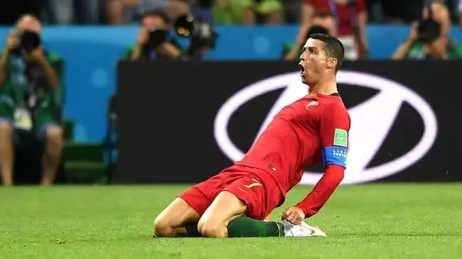  格勒诺布尔保级生死战，全队众志成城拼下三分